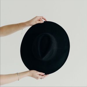 Carly Jean Los Angeles Marin Hat